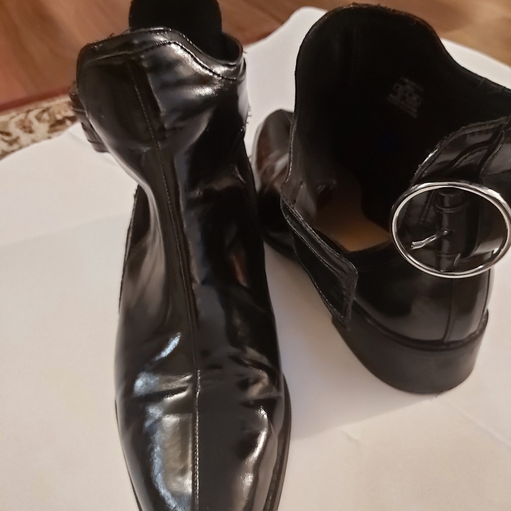shoes - Picture 2 of 4